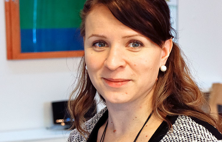 Hanhenpuiston asumisyksikön esimies Else Paju iloitsee yksikkönsä vahvasta henkilöstoresurssoinnista.