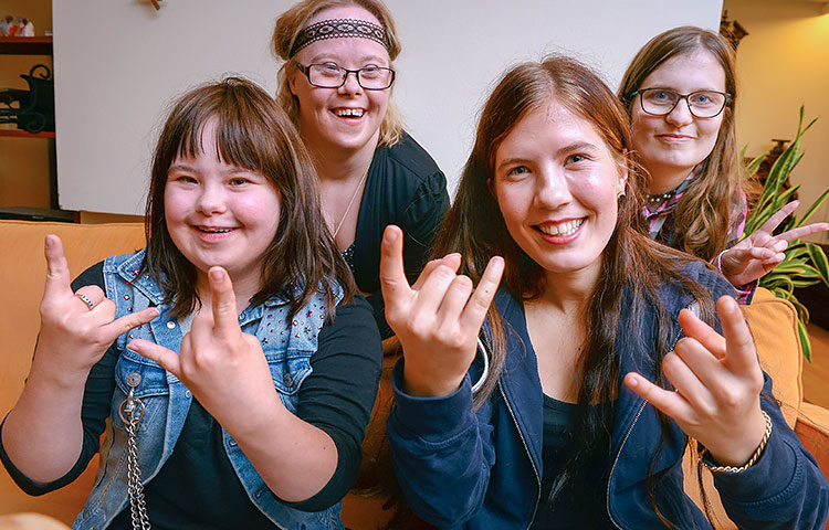 RRG-bändissä soittavat Ina Turunen, Liisa Koskela, Elina Jaakkola ja Vilma Nironen ovat pian lähdössä ensimmäiselle ulkomaankeikalleen Latviaan.