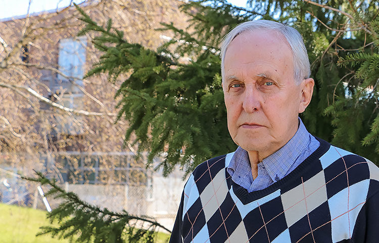 Märta Klaus ja Peter Klaus -säätiön perustaja Rolf Wikstedt hämmästelee, kuinka vaikeaa on löytää kuntien kautta FASD-lapsia, joita säätiö voisi tukea rahallisesti.