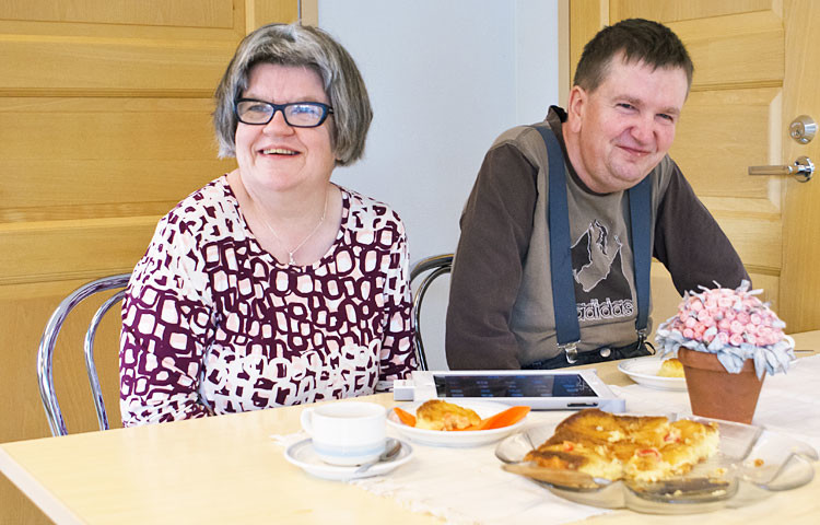 Anne Uusikorpi ja Mikko Viertola pitävät tärkeänä kehitysvammaisten näkymistä vahvemmin yhteis-kunnassa.