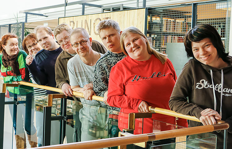 Ilona Mentu, Inka Kesänen, Olli Uotila, Aimo Tapanainen, Ari-Pekka Kykkänen, Kai Rautiainen ja ohjaajat Eila Paronen sekä Tuija Kuitikka ovat saaneet yhdessä jo paljon aikaiseksi.