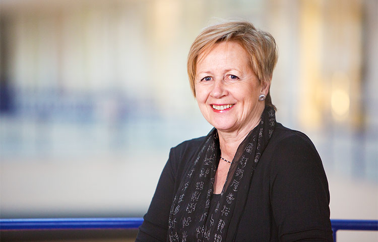 Riitta-Leena Karlsson on ollut Tukholman kaupungin palveluksessa lähes 40 vuoden ajan, viimeiset 14 vuotta kaupungin ensimmäisenä vammaisasiamiehenä. Eläkkeelle Karlsson siirtyy syyskuun lopussa.